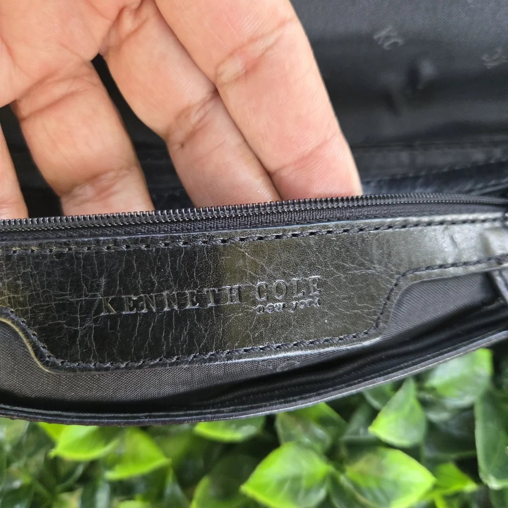 Kenneth Cole Reaction Black Leather Cosmetic Clutch 395